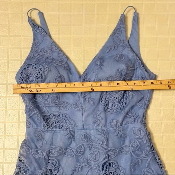 Elegant Blue Lace Midi Dress - Picture 4 of 5